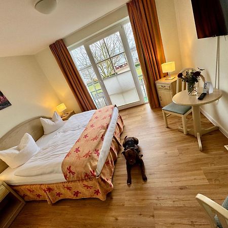 Altes Kasino Hotel Am See ノイルピーン エクステリア 写真