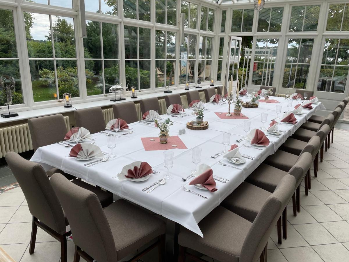 Altes Kasino Hotel Am See ノイルピーン エクステリア 写真