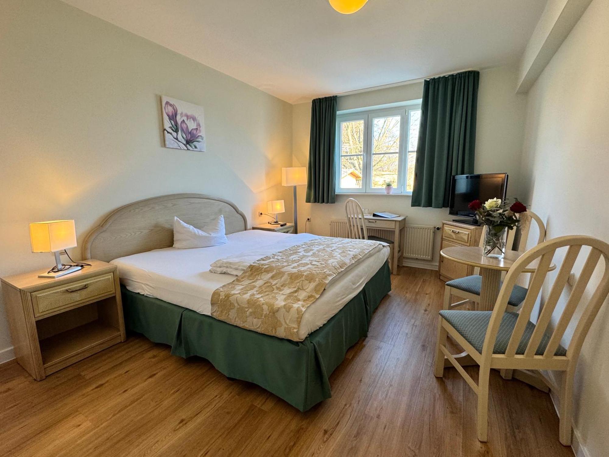 Altes Kasino Hotel Am See ノイルピーン エクステリア 写真