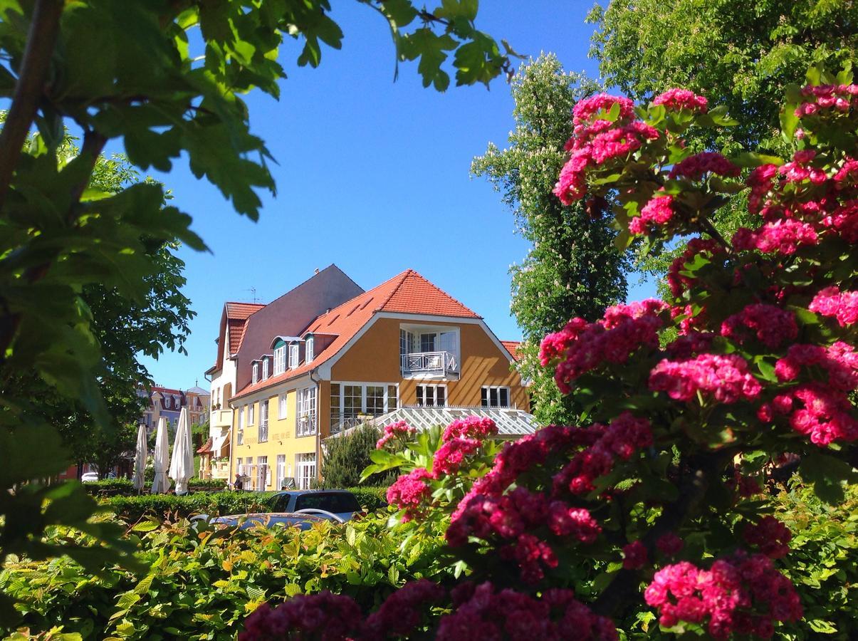 Altes Kasino Hotel Am See ノイルピーン エクステリア 写真