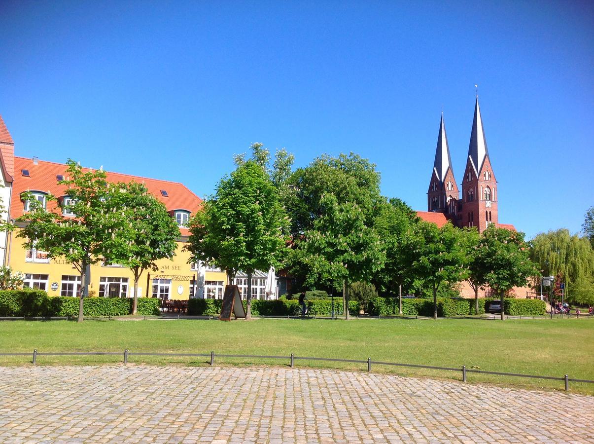 Altes Kasino Hotel Am See ノイルピーン エクステリア 写真